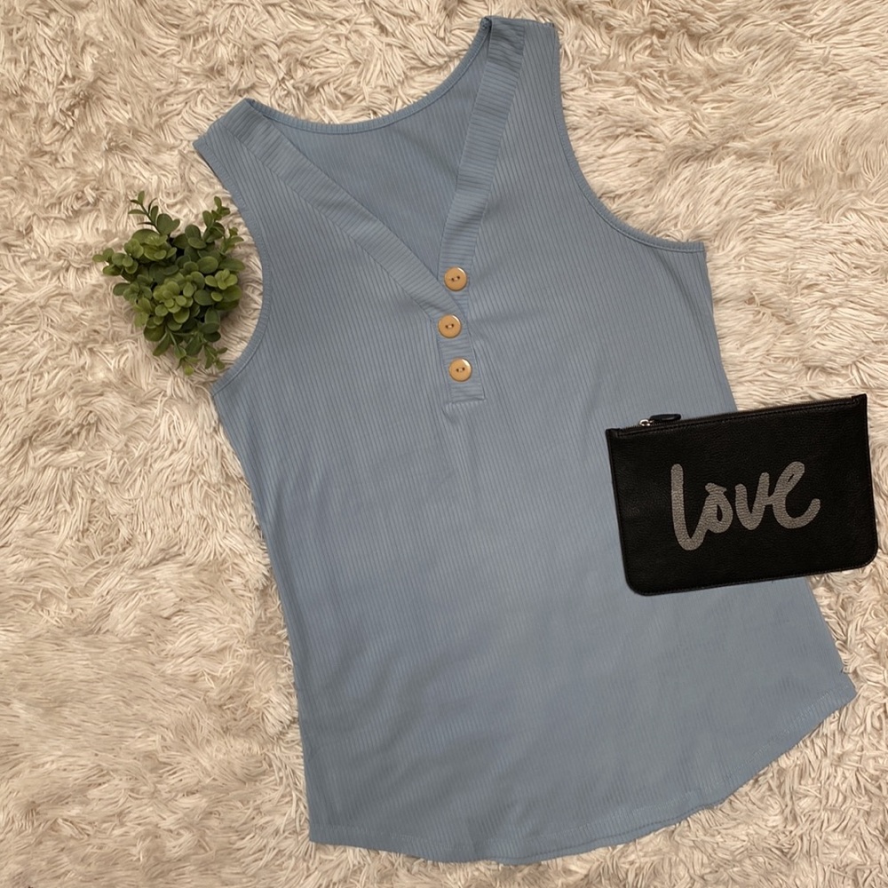 Boutique Sleeveless Ribbed Top 💗 Light Blue